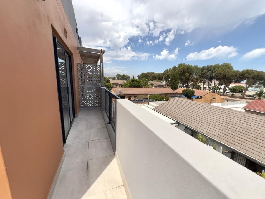 1 Bedroom Property for Sale in Table View Western Cape